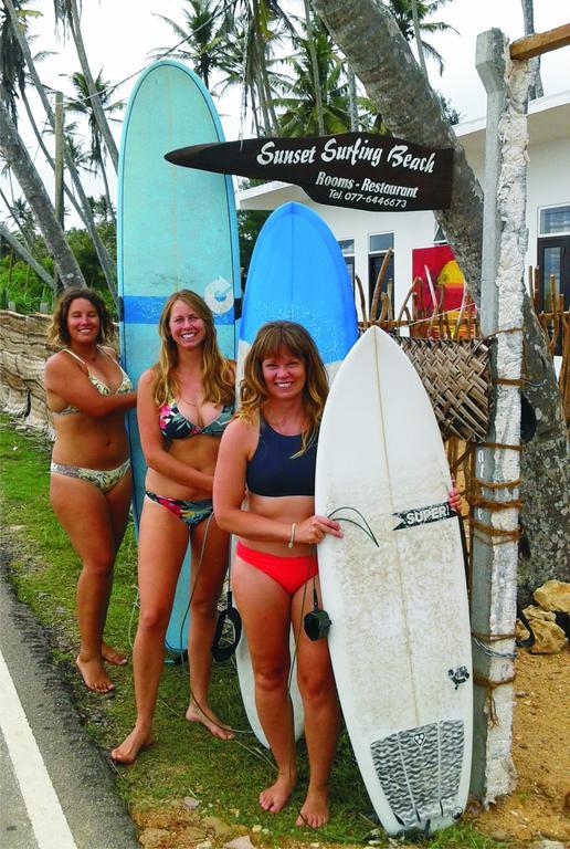 Sunset Surfing Beach Resort マータラ エクステリア 写真