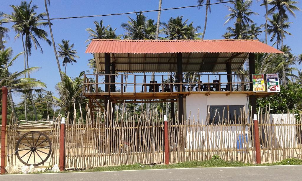 Sunset Surfing Beach Resort マータラ エクステリア 写真