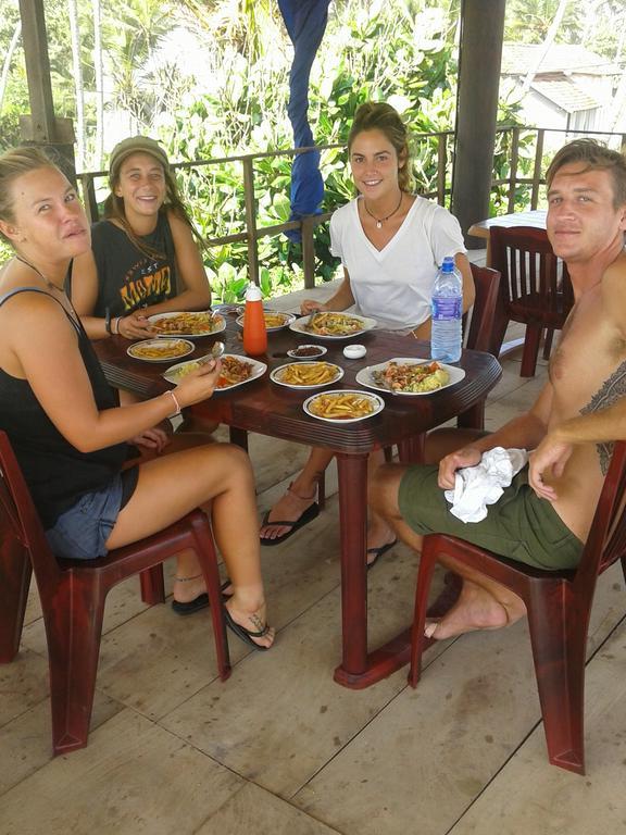 Sunset Surfing Beach Resort マータラ エクステリア 写真