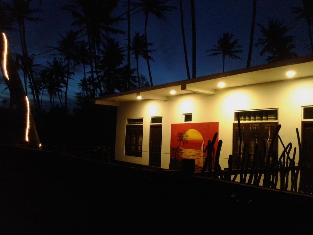 Sunset Surfing Beach Resort マータラ エクステリア 写真
