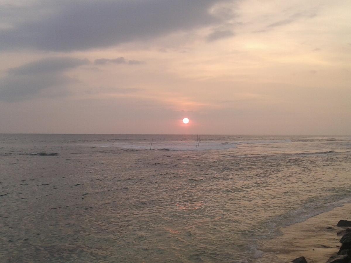 Sunset Surfing Beach Resort マータラ エクステリア 写真