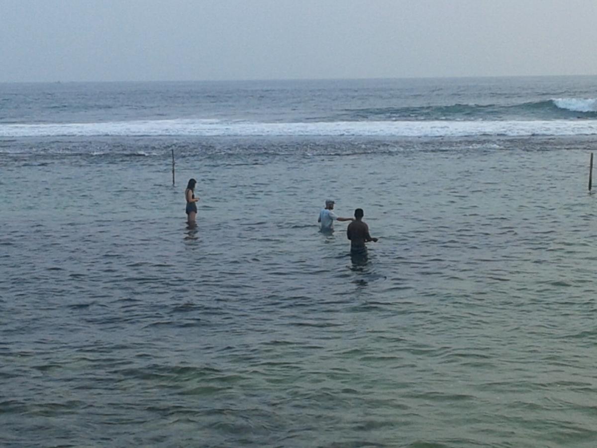 Sunset Surfing Beach Resort マータラ エクステリア 写真