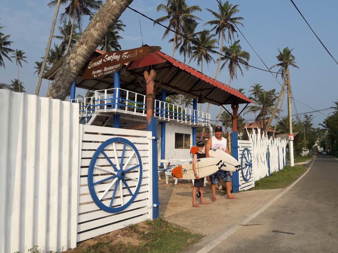 Sunset Surfing Beach Resort マータラ エクステリア 写真